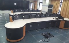 監控中心為什么要定制監控控制臺而不用辦公家具呢？